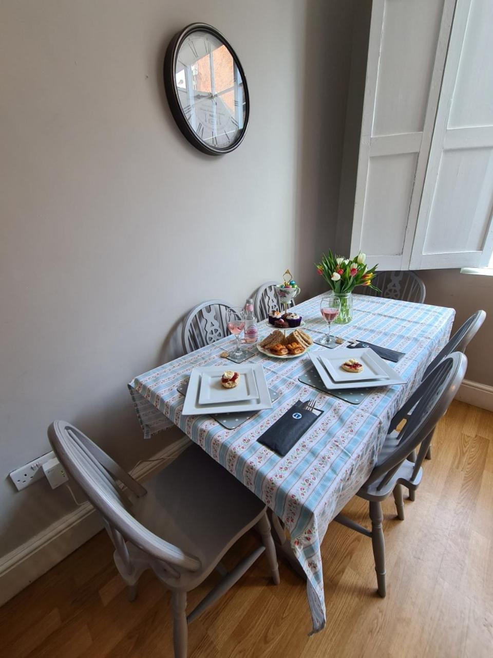 Coopers, Ground Floor Apartment With 2 Bedrooms And 2 Bathrooms Within A Georgian Listed Building バートン・アポン・トレント エクステリア 写真