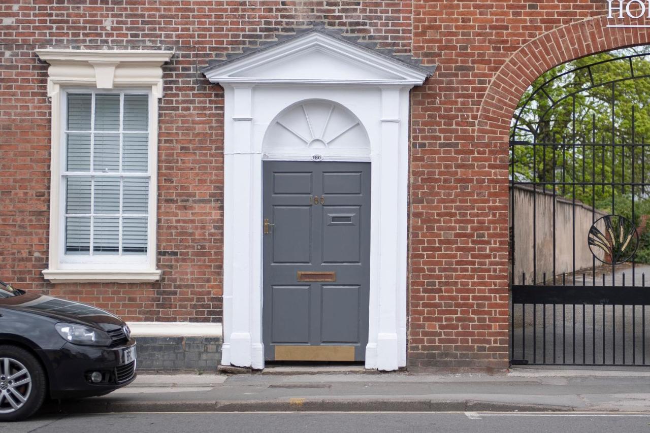 Coopers, Ground Floor Apartment With 2 Bedrooms And 2 Bathrooms Within A Georgian Listed Building バートン・アポン・トレント エクステリア 写真